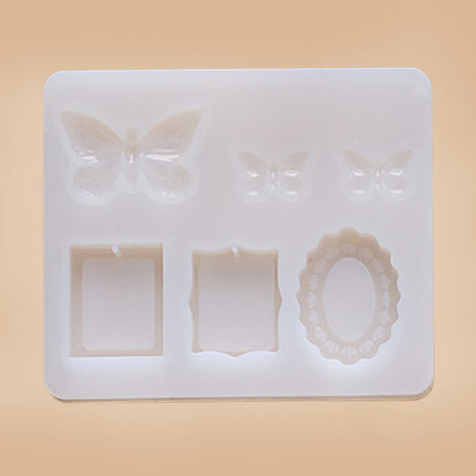 Material: Plastic. Pack Contain 1 Clock Battery box holder